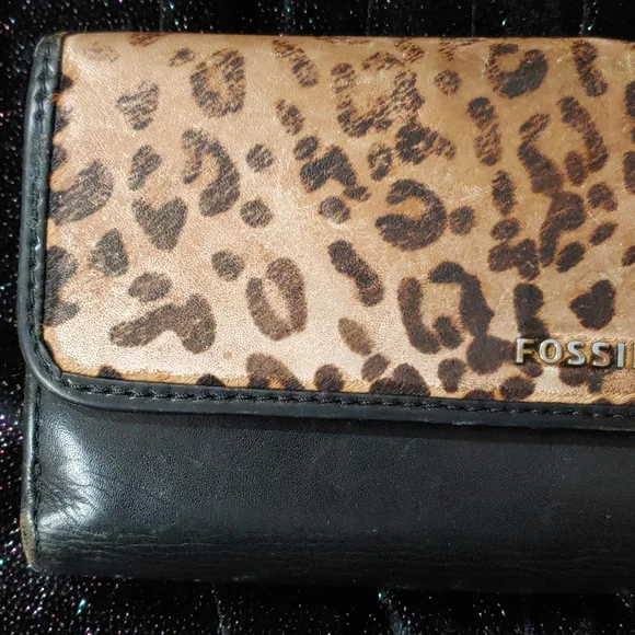 Fossil Leopard Leather Large Wallet - Picture 2 of 16